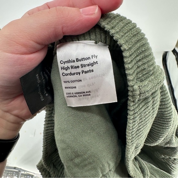 Reformation Cynthia High Rise Straight Corduroy Pants in Sage Green Size 28 - Picture 6 of 6